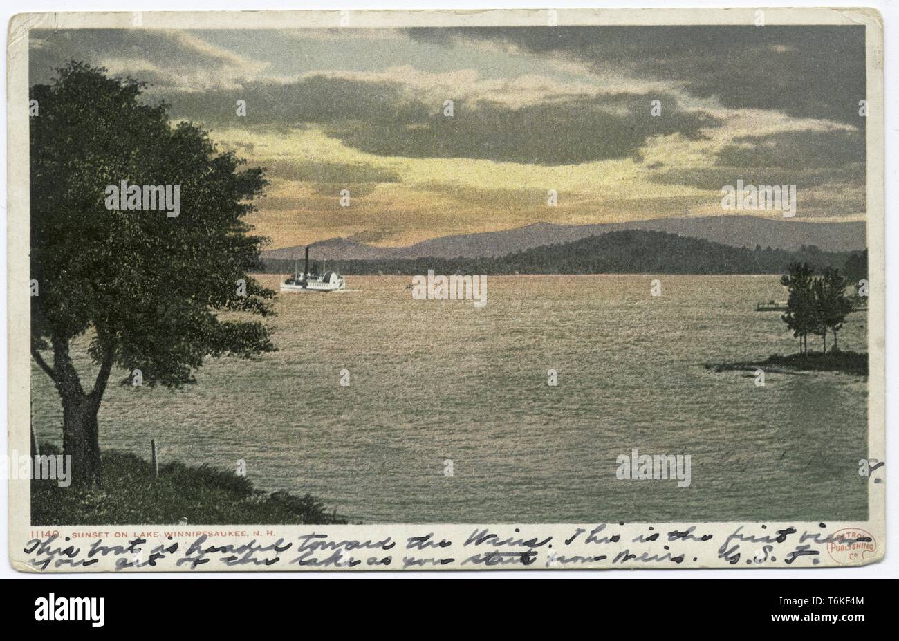 Detroit Publishing Company Ansichtskarte des Lake Winnipesaukee in New Hampshire; Sonnenuntergang und Dampfschiff, 1914. Von der New York Public Library. () Stockfoto