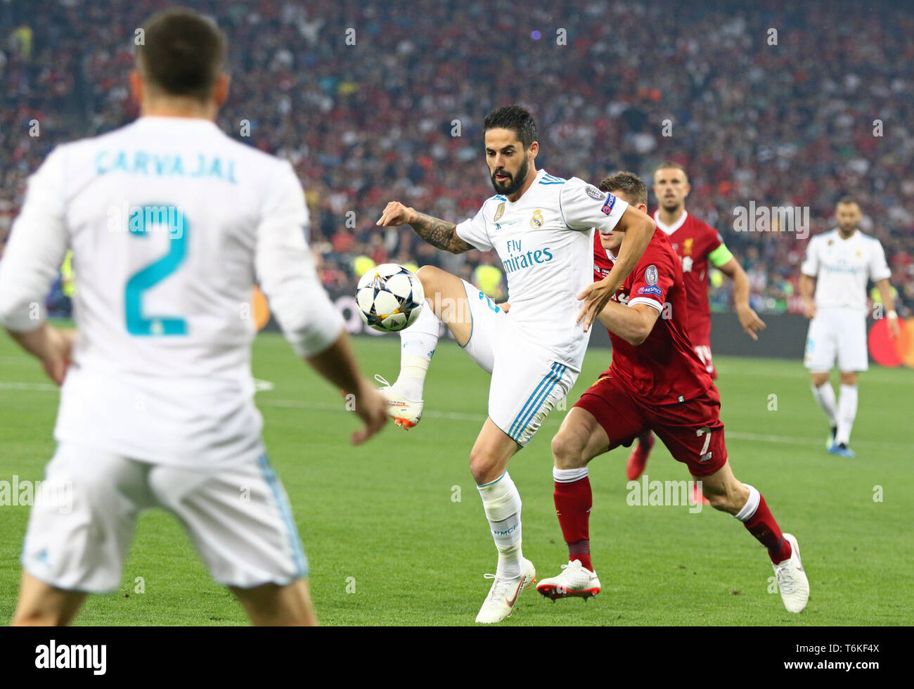 Isco Von Real Madrid Steuert Eine Kugel Wahrend Der Uefa Champions League Finale 2018 Gegen Liverpool Stockfotografie Alamy