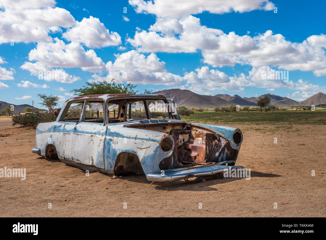 Verlassenes Auto in der Wüste Namib, Solitaire, Namibia Stockfoto