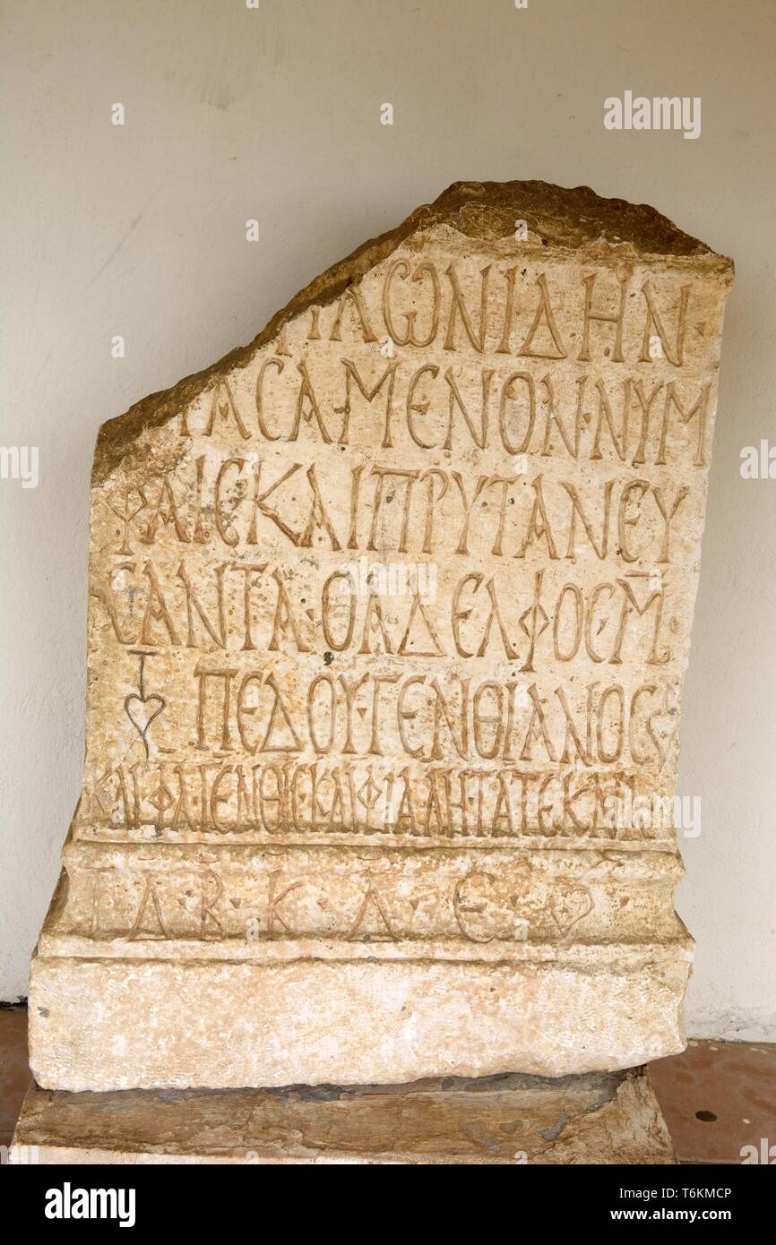 Altar mit griechischer Inschrift römische Zeiten 11. Jahrhundert AD Apollonia alten römischen Stadt Albanien Stockfoto