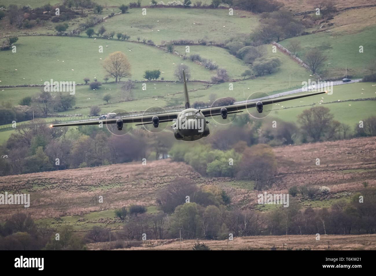 RAF Hercules von RAF Brize Norton, fliegen die Mach Loop Stockfoto