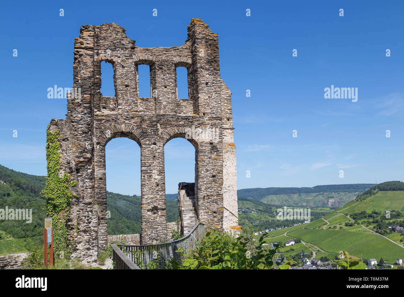 Ruine der Burg Grevenburg in der Nähe von Traben-Trarbach längs der deutschen Mosel Stockfoto