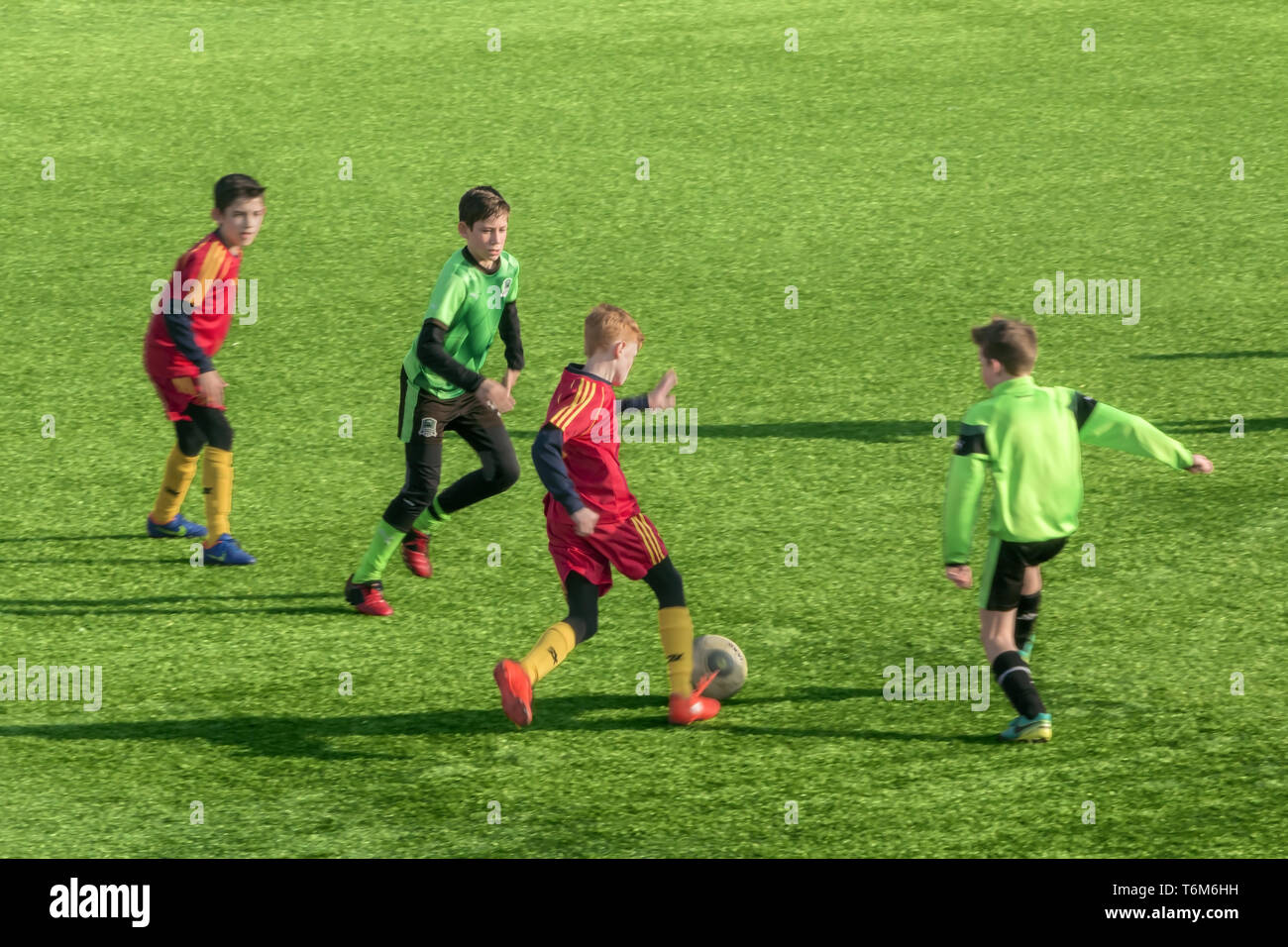 Kropotkin, die Region Krasnodar, Russland - 10. Februar 2018. Fussball sport Wettbewerb zwischen Jugend Mannschaften. Stockfoto