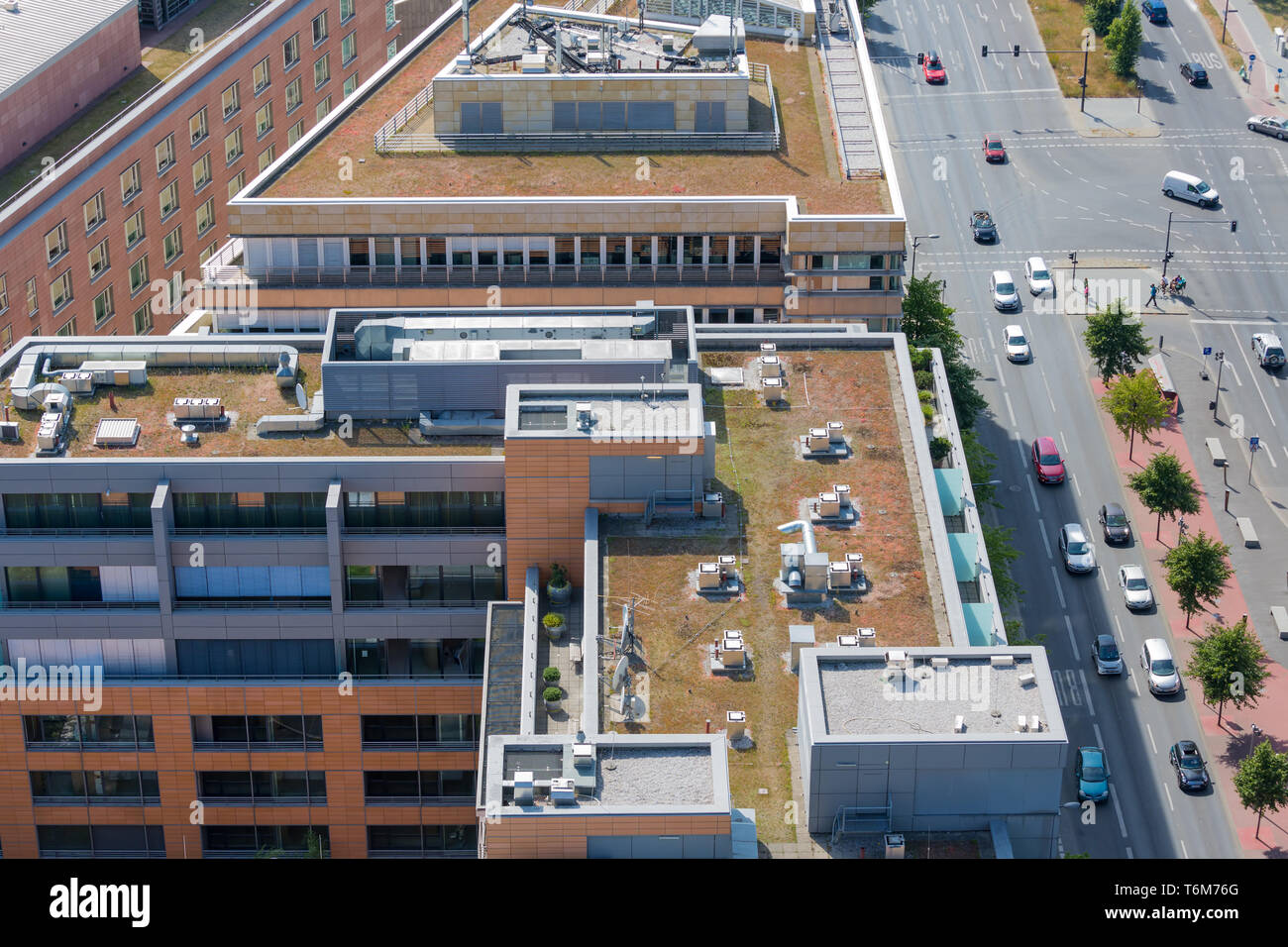 Luftbild auf Dächern moderner Bürogebäude Stockfoto