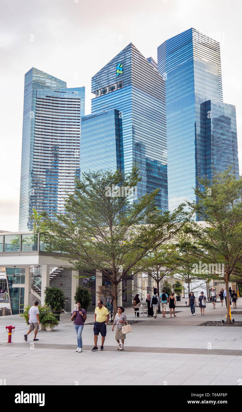 Büro- und Wohngebäuden Türme von Marina Bay Financial Center MBFC in der Innenstadt von Singapur. Stockfoto