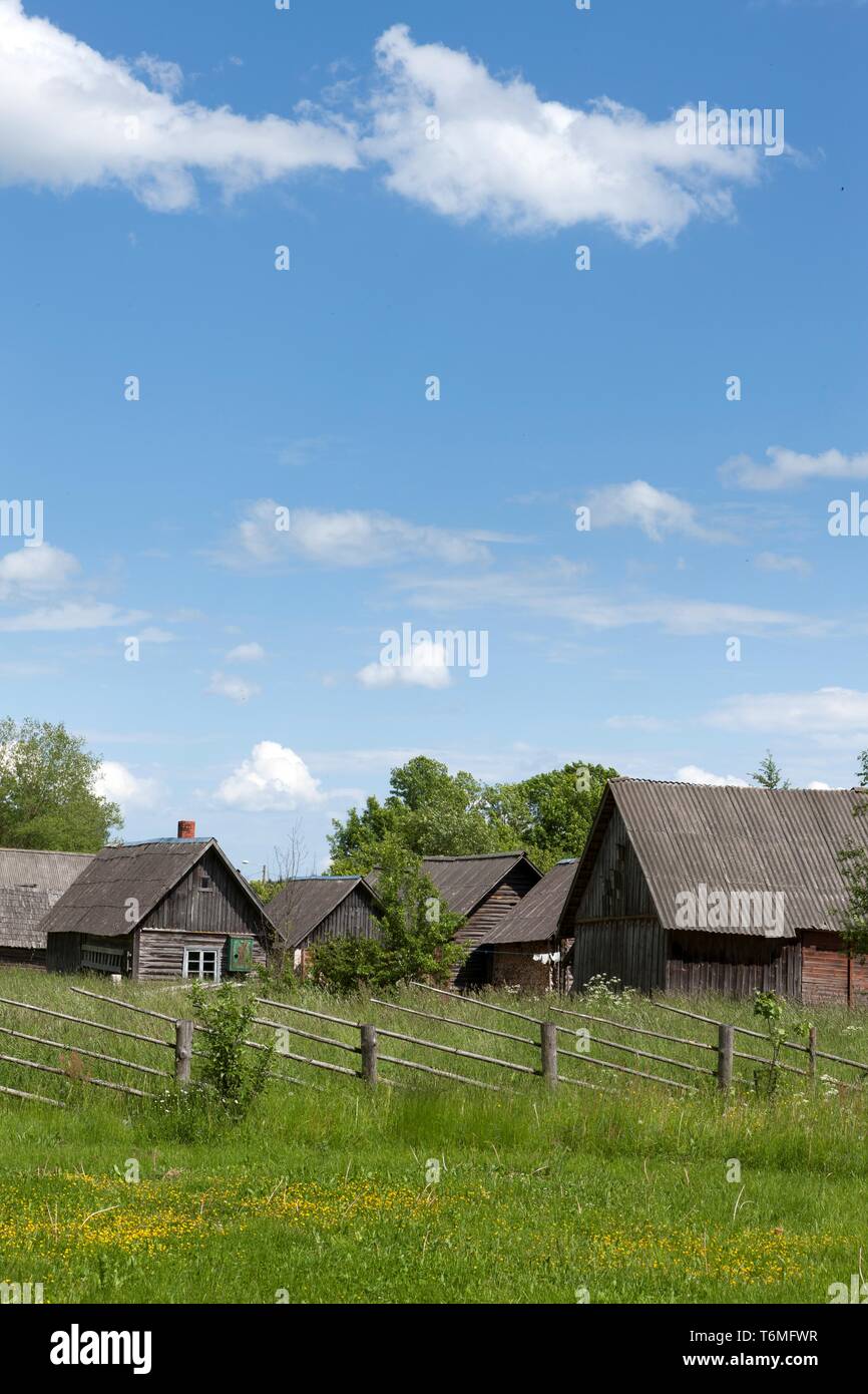 Höfe, die in Obinitsa, Südliche Estland Stockfoto