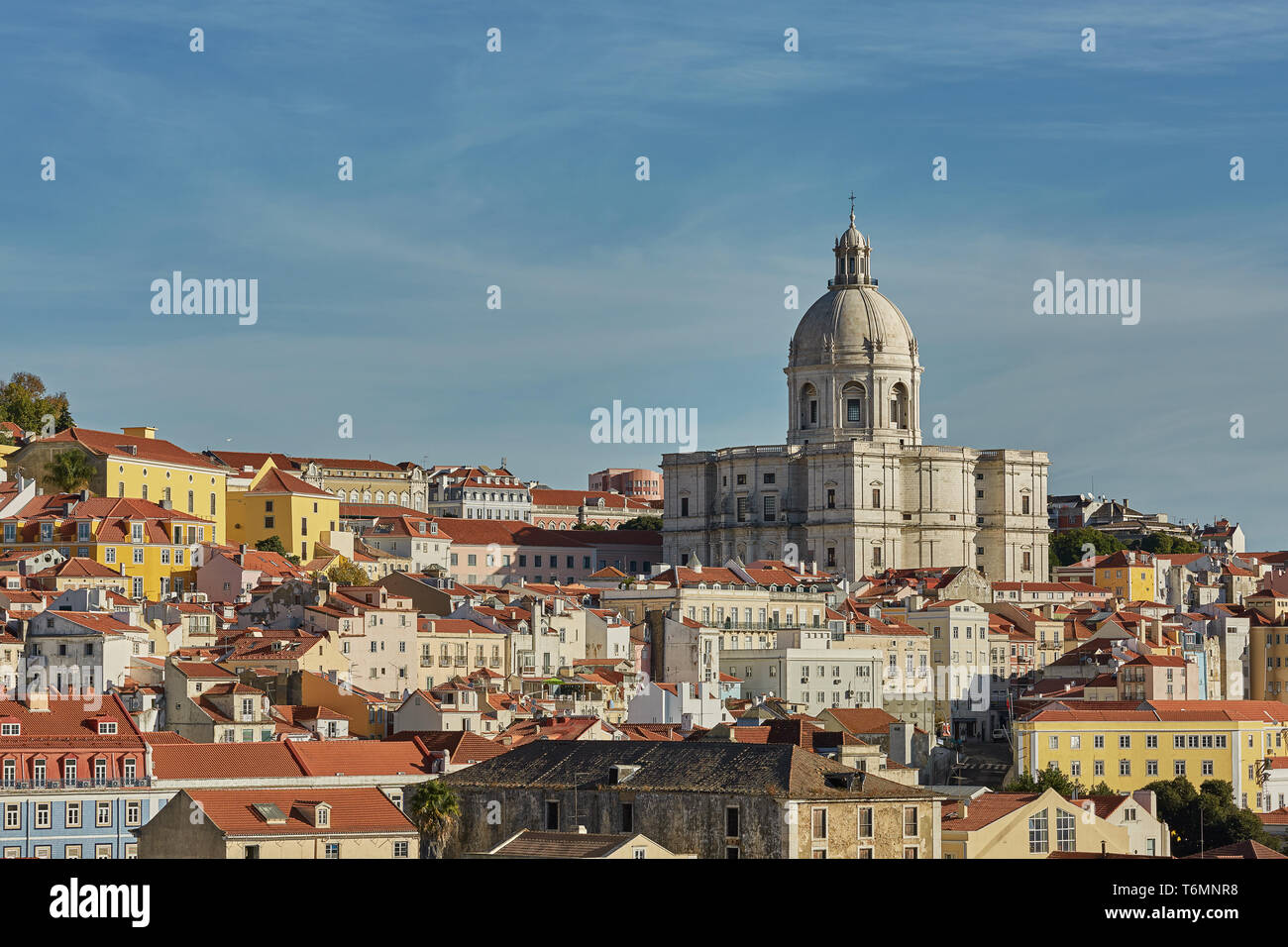 Ansicht der nationalen Pantheon und Cityline von Alfama in Lissabon, Portugal Stockfoto
