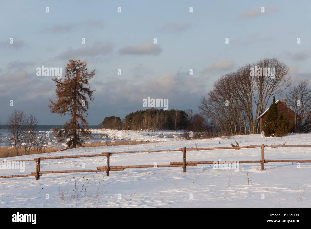 Natturi Dorf im Winter Stockfoto