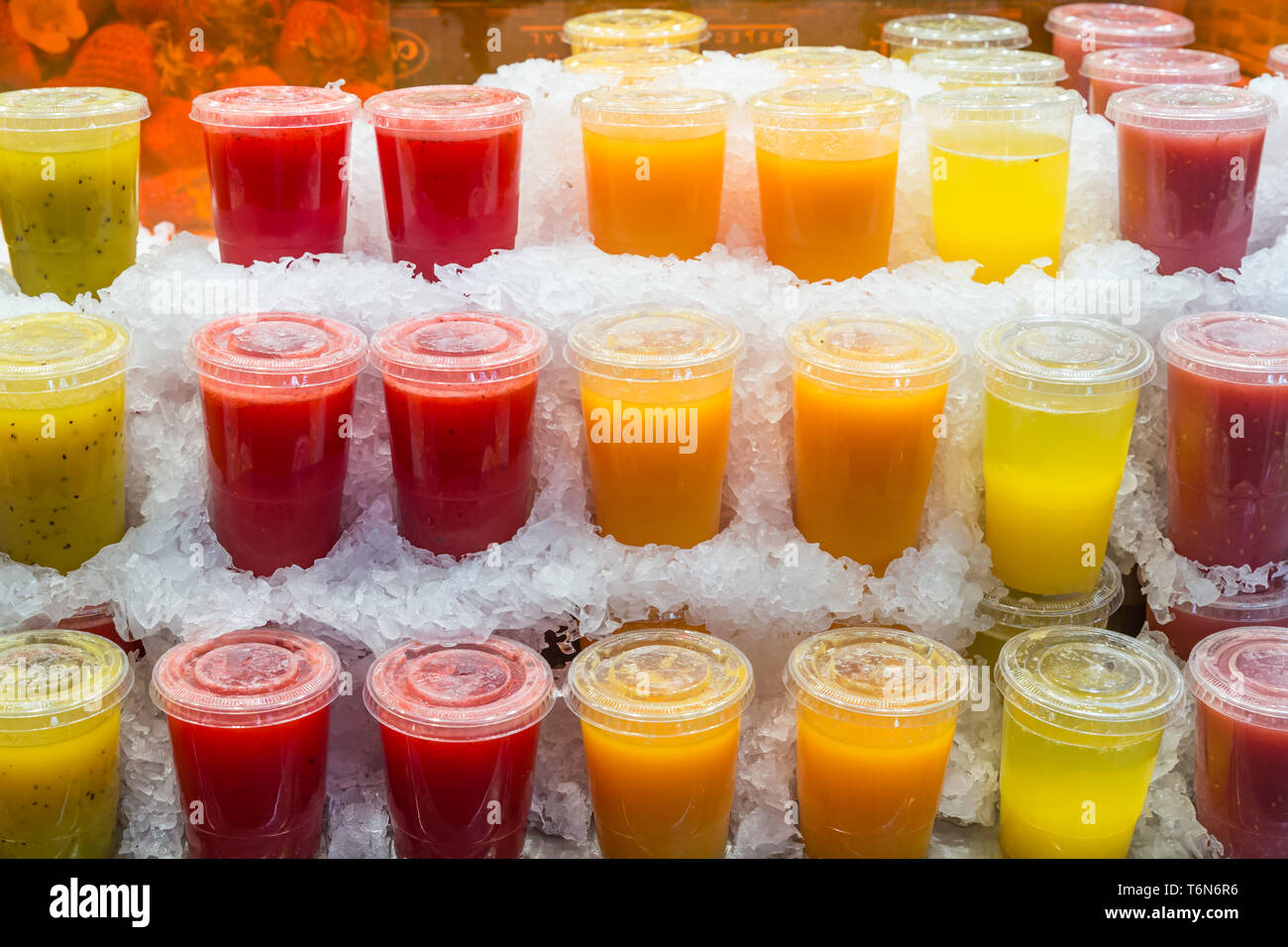 Frische Säfte auf einem Markt in Barcelona Stockfoto