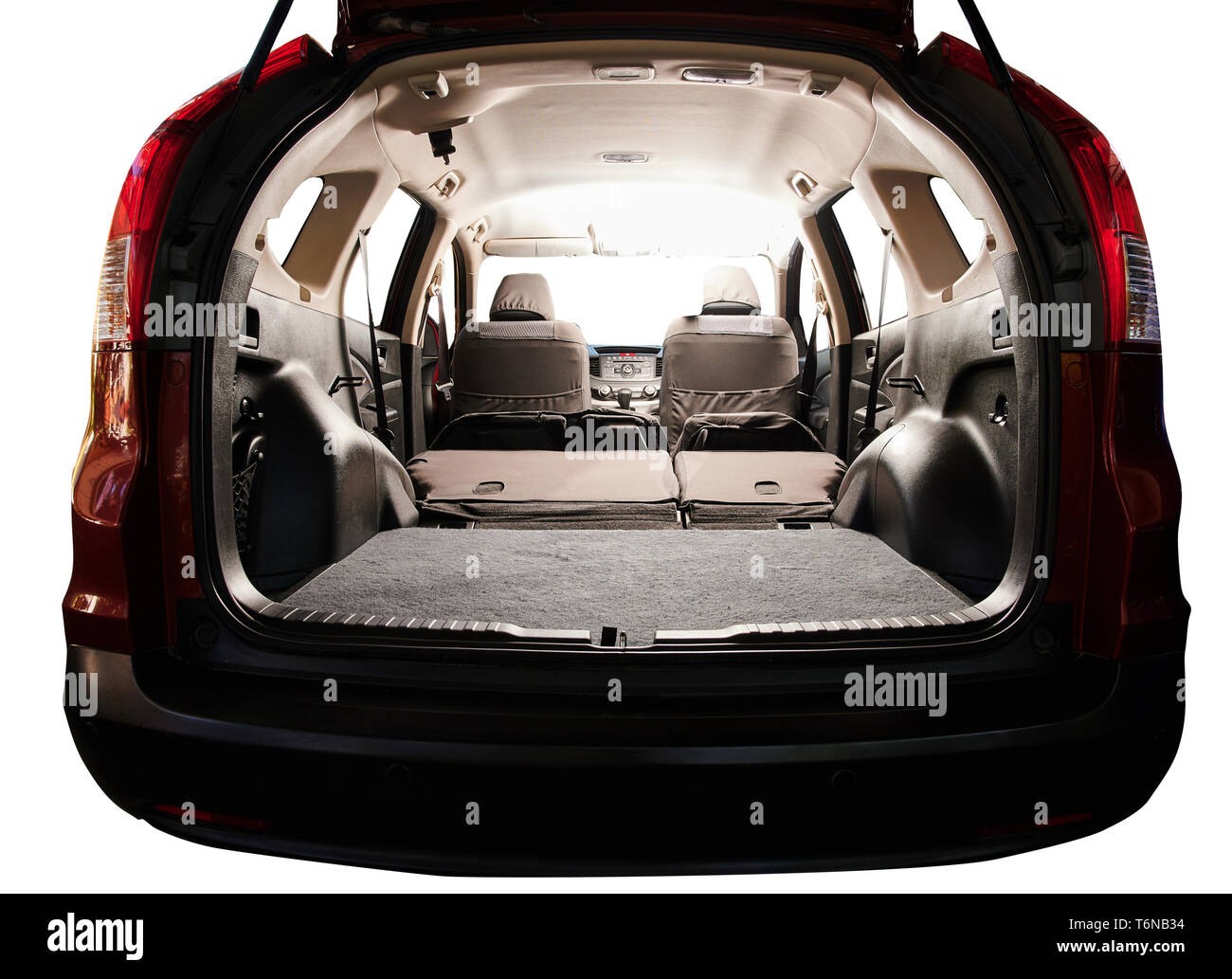 Innenraum der modernen SUV-Auto mit offenem Kofferraum und geschlossen Sitze Stockfoto