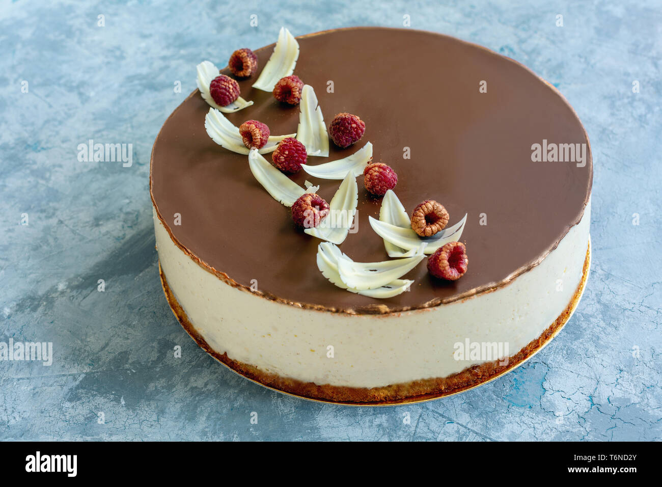 Kuchen mit Vanille Zitrone Mousse. Stockfoto