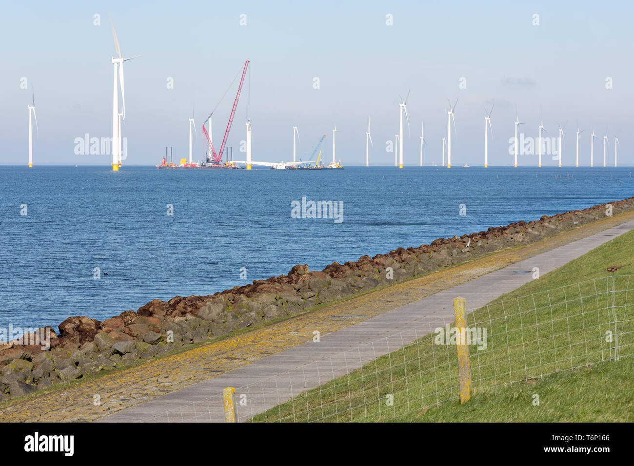 Baustelle neue Offshore-Windpark in der Nähe der holländischen Küste Stockfoto