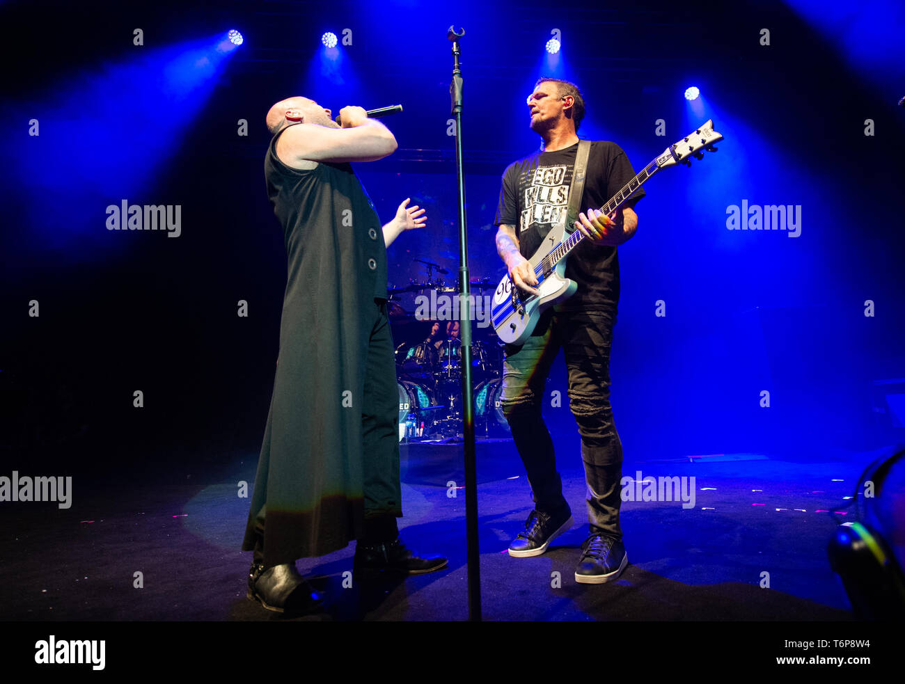 Oslo, Norwegen. 01 Mai, 2019. Norwegen, Oslo - Mai 1, 2019. Die amerikanische metal band Gestört führt ein Live Konzert in Sentrum Scene in Oslo. Hier Sänger David Draiman ist live auf der Bühne gesehen ist live auf der Bühne Daniel Joseph Donegan. (Foto: Gonzales Foto/Alamy leben Nachrichten Stockfoto