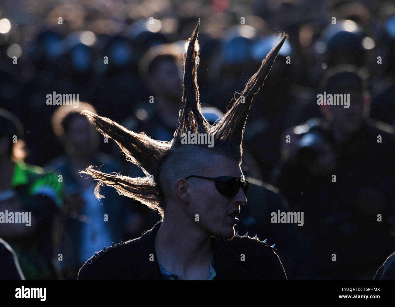 Berlin, Deutschland. 01 Mai, 2019. Die Teilnehmer der "revolutionären Mai Demonstration "Spaziergang durch Friedrichshain. Foto: Ralf Hirschberger/dpa/Alamy leben Nachrichten Stockfoto