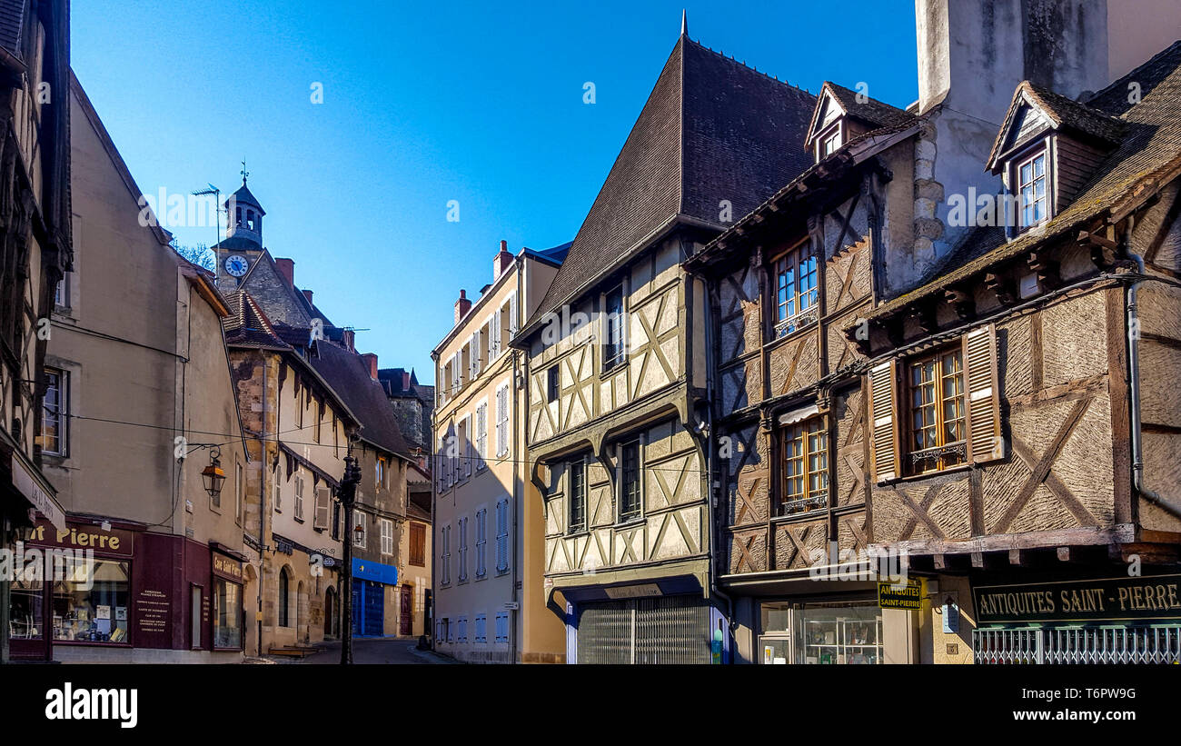 Montluçon, Schlosser Straße, Fachwerk in Altstadt, Allier, Auvergne, Frankreich Stockfoto