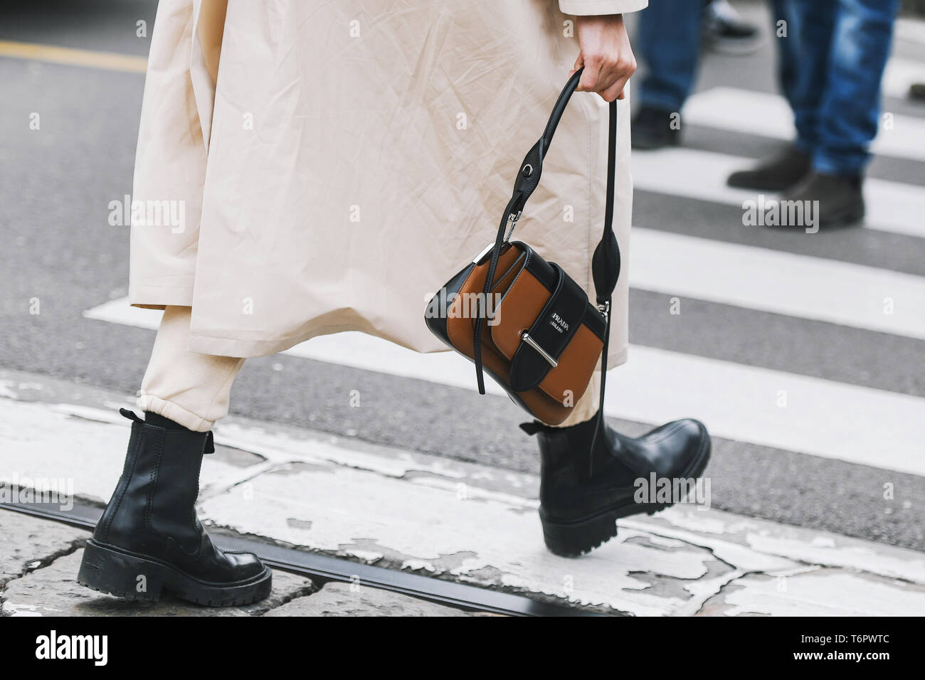 Mailand, Italien - 23. Februar 2019: Street Style - Prada Handtasche detail vor einer Modenschau in Mailand auf der Modewoche - MFWFW 19. Stockfoto