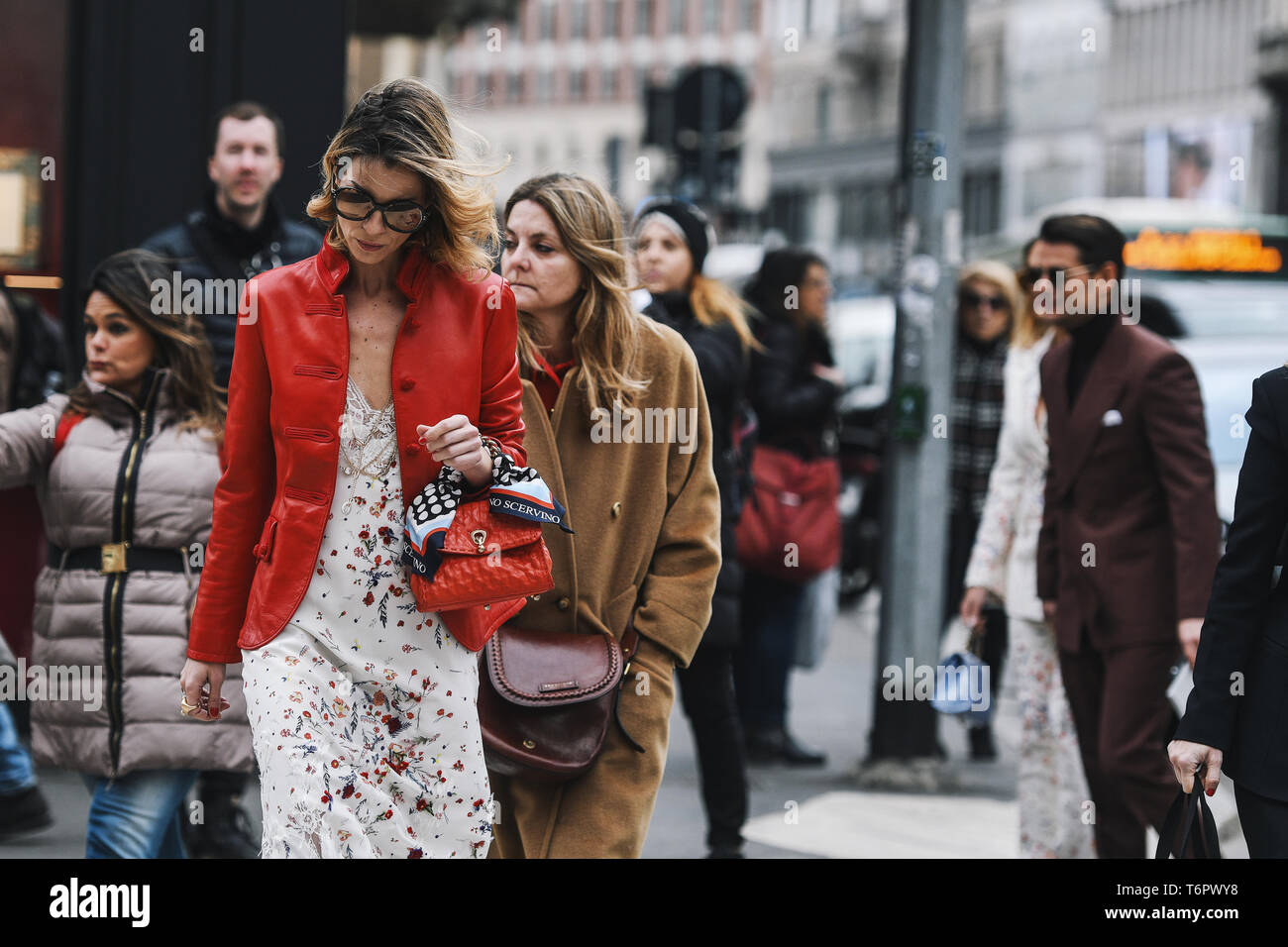 Mailand, Italien - 23. Februar 2019: Street Style - Outfits vor einer Modenschau in Mailand auf der Modewoche - MFWFW 19. Stockfoto