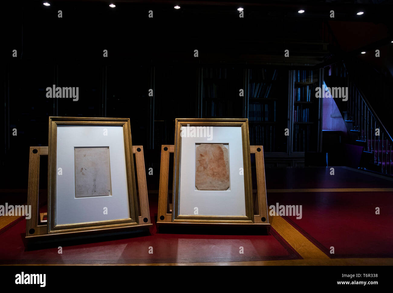 Eine Zeichnung (links), die vor kurzem als Portrait von Leonardo Da Vinci und ist Teil der Royal Collection, Windsor Castle, die im Sommer am Buckingham Palace angezeigt werden bestätigt. Stockfoto