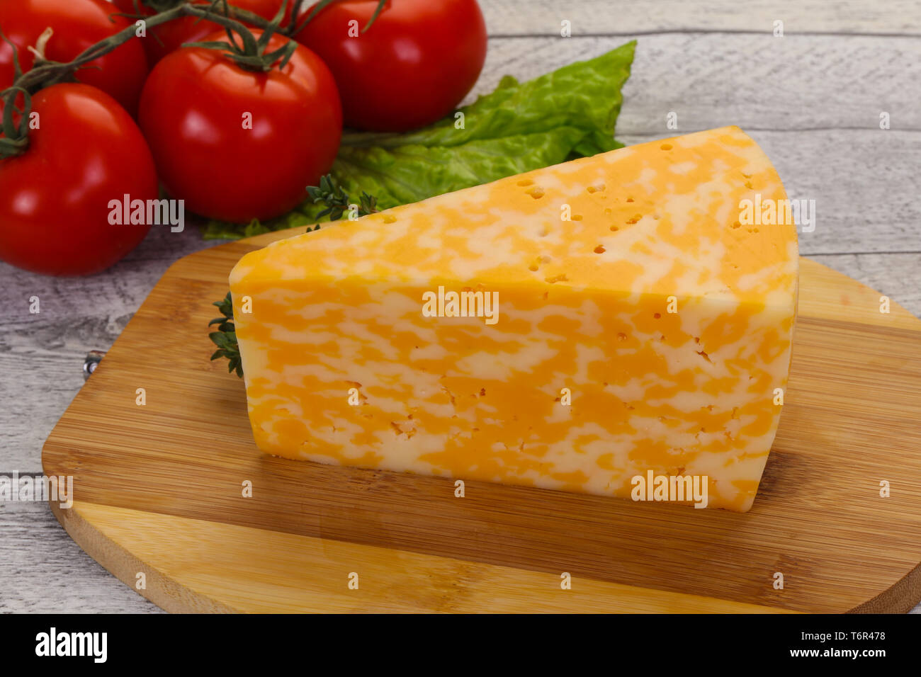 Marmor lecker Käse serviert Thymian Stockfoto