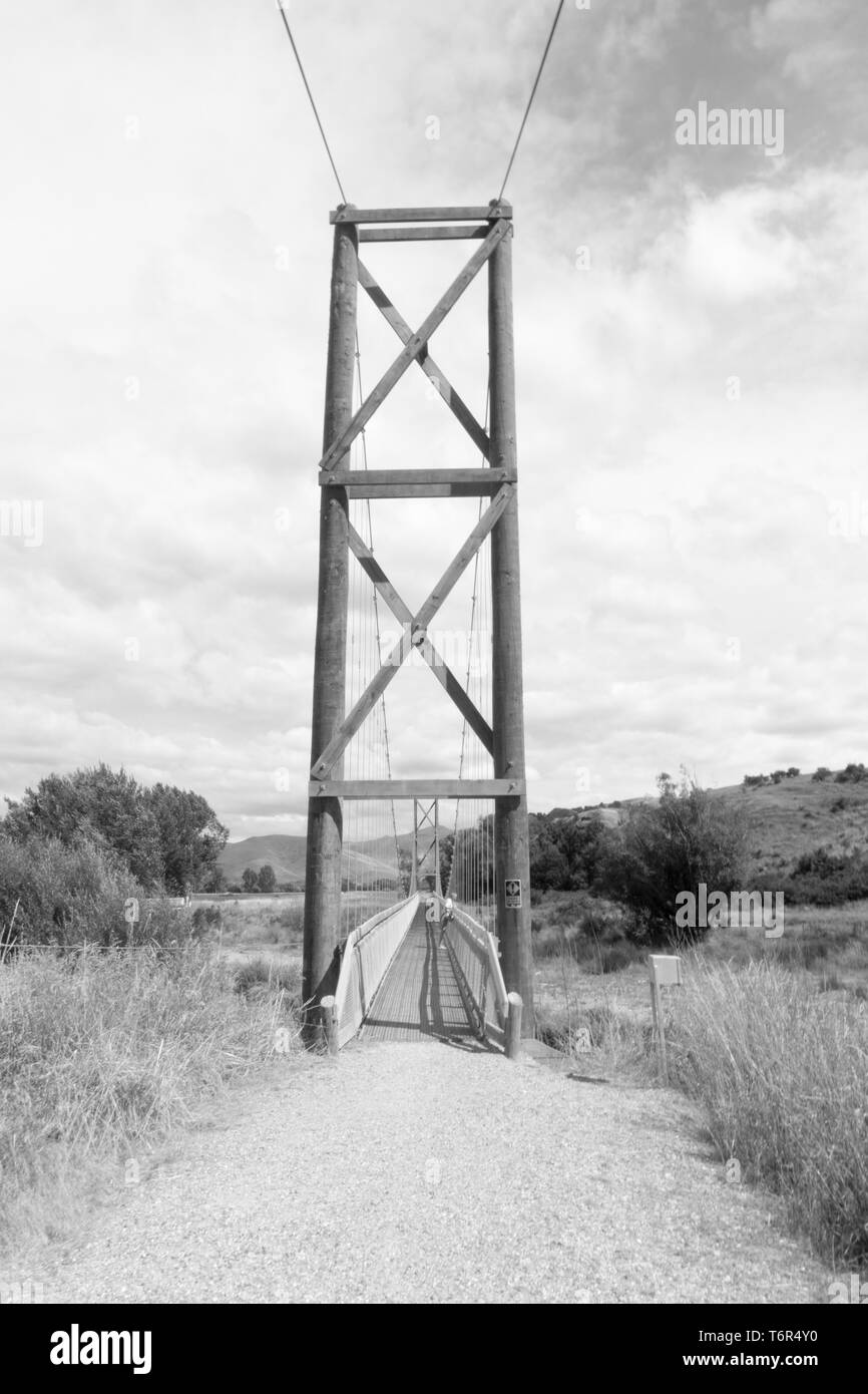 Eine Hängebrücke auf Rund um die trail Berge Zyklus in der Southlands region NZ ist ein 4 -5 Fahrt entlang der alten Bahntrasse und Schotterpisten Stockfoto