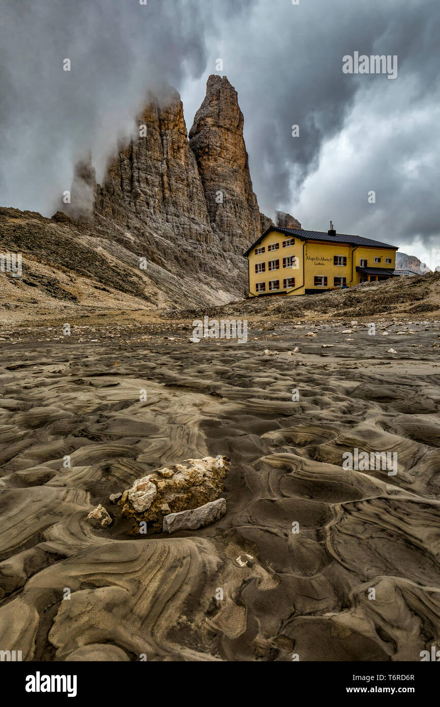 Dolomiten Re Alberto Zuflucht - die Dolomiten UNESCO Naturerbe deklariert sind, gehören zu den schönsten Bergen der Welt, einzigartig in ihrer Art sind der Stolz der Alpen. Stockfoto