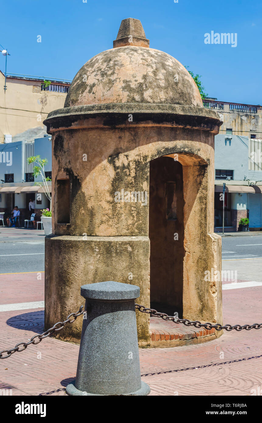 Colonial Guard Post in runden Stein in der kolonialzone von Santo Domingo, Dominikanische Republik Stockfoto