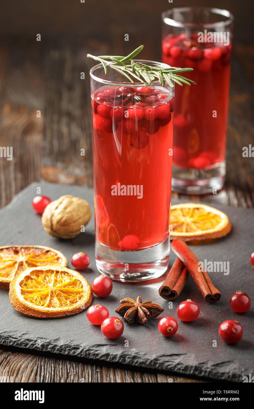 Gläser frische Cranberry trinken. Stockfoto