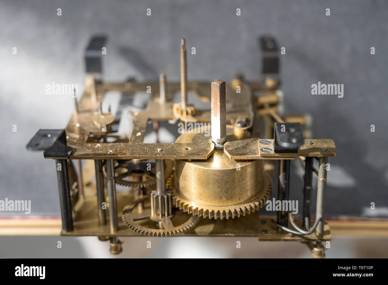 Detail der Zahnräder von Uhrwerk, in Mailand, Italien geschossen Stockfoto