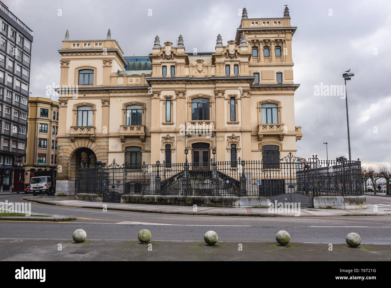 Antigua Sociedad De Fomento De Gijon Stockfotos Und Bilder Kaufen Alamy