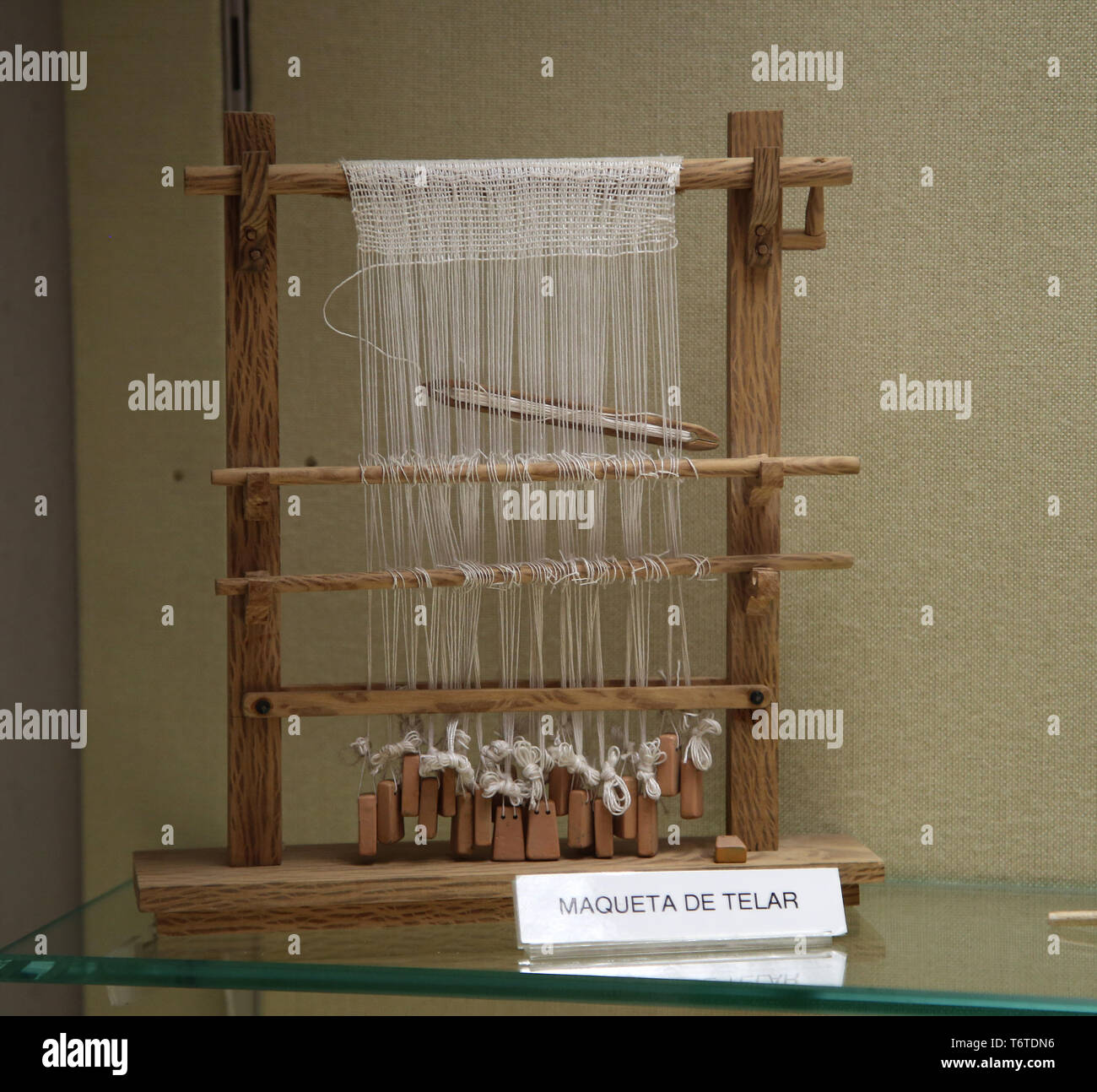 Römische Ära. Loom und Gewichts Webstuhl. Das archäologische Museum von Sevilla. Spanien. Stockfoto