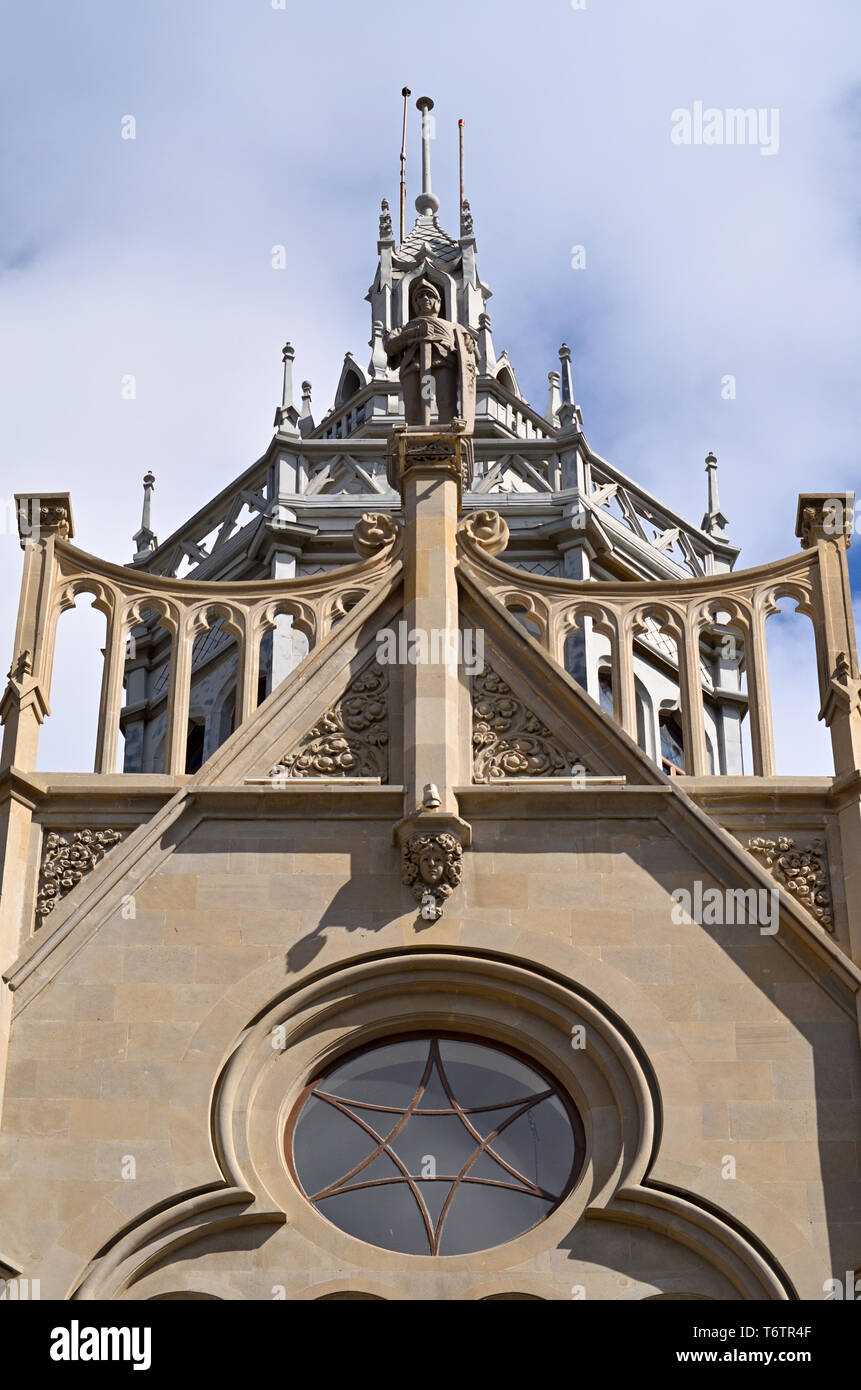 01-05-2019. Baku Aserbaidschan. Der Turm und die Ritter vor der Hochzeit, der ehemaligen Heimat der Millionär Murtuz Mukhtarov Stockfoto