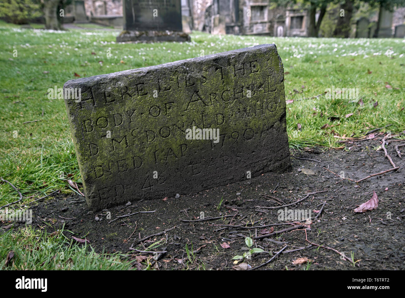 Eine einfache 18. Jahrhundert Grabstein in der greyfriars Kirkyard, Edinburgh, Schottland, Großbritannien. Stockfoto