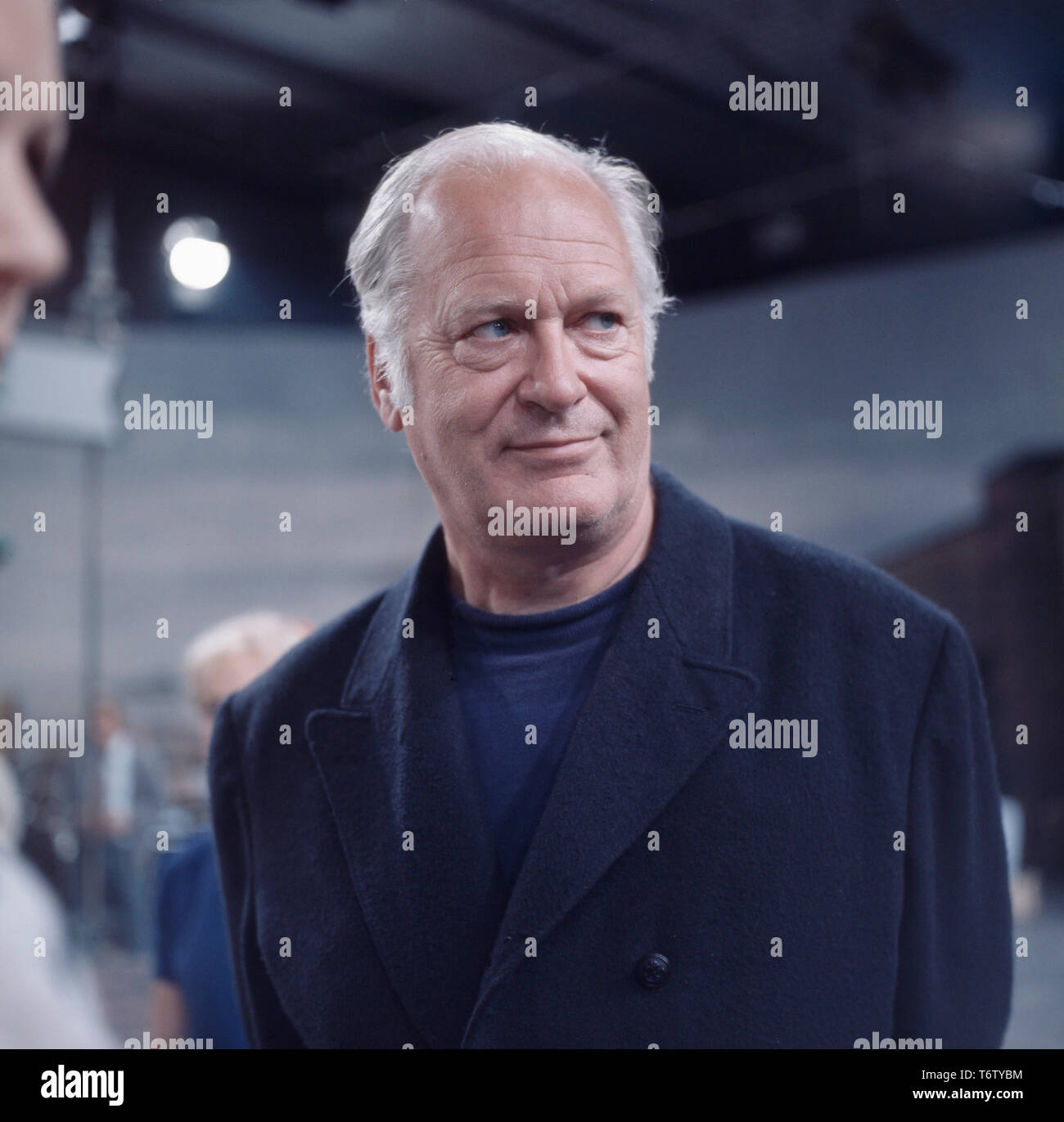 Der deutsch-österreichischen Bühnen- und Filmschauspieler Curd Jürgens posiert für Porträtaufnahmen 5/6 für Dreharbeiten, 1970er. Die deutsch-österreichische Bühne und Film Schauspieler Curd Jürgens posiert für Portraits bei einigen Filmen, 1970er Jahre Stockfoto Der deutsch-österreichischen Bühnen- und Filmschauspieler Curd Jürgens posiert für Porträtaufnahmen 5/6 für Dreharbeiten, 1970er. Die deutsch-österreichische Bühne und Film Schauspieler Curd Jürgens posiert für Portraits bei einigen Filmen, 1970er Jahre Stockfoto