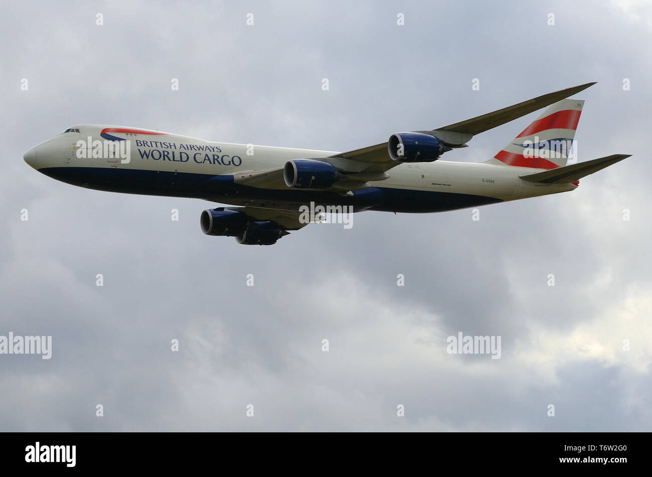 British Airways World Cargo Global Supply Systems Boeing 747 87UF Frachtflugzeug. Jumbo Jet für den Güterverkehr. 787-8F. Fliegen Stockfoto
