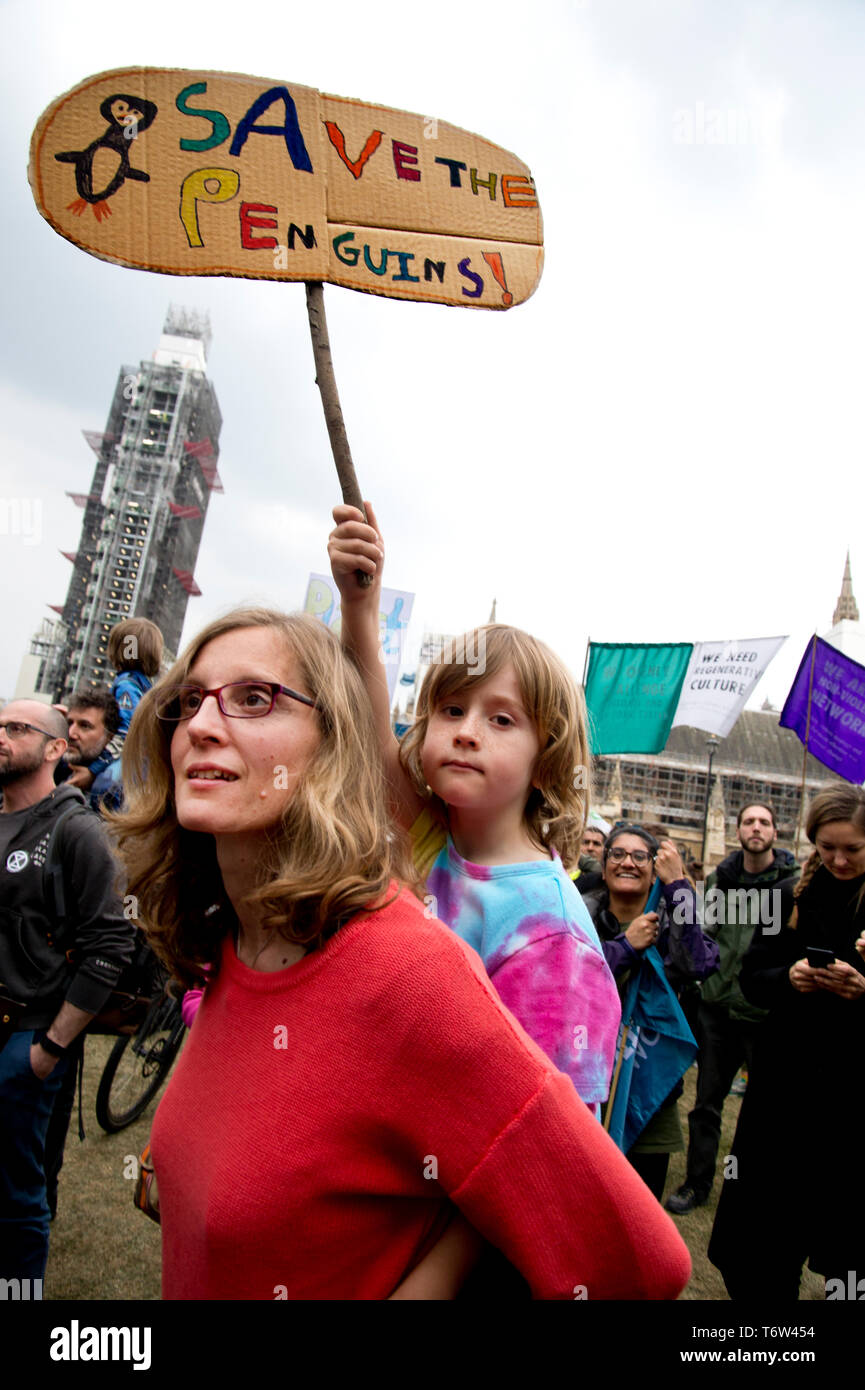 Parlament Platz 1. Mai 2019. Die Dynamik, die Jugend Klima Streikenden und Aussterben Rebellion zusammengeschlossen, die als Arbeitskosten auf die Konservativen bis d genannten Stockfoto