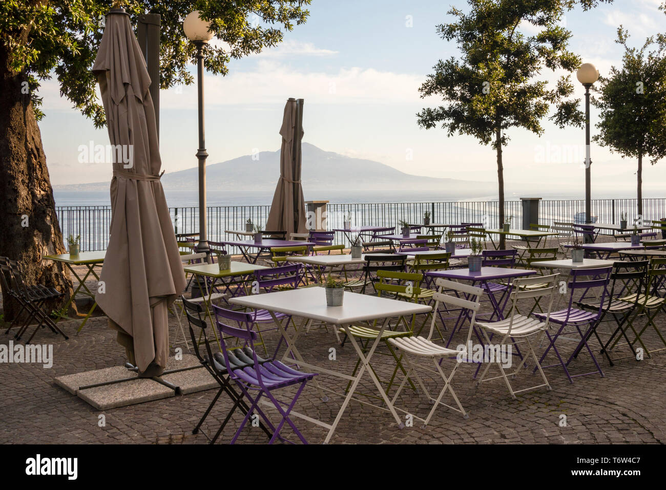 Sorrent, Bucht von Neapel und Vesuv, Teil des Vulkanbogens Kampaniens, Italien. Stockfoto