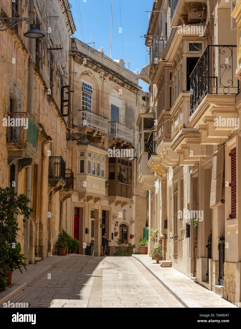 Die malerischen und historischen engen, verwinkelten Straßen von Maltas Il-Birgu (Città Vittoriosa) Stockfoto