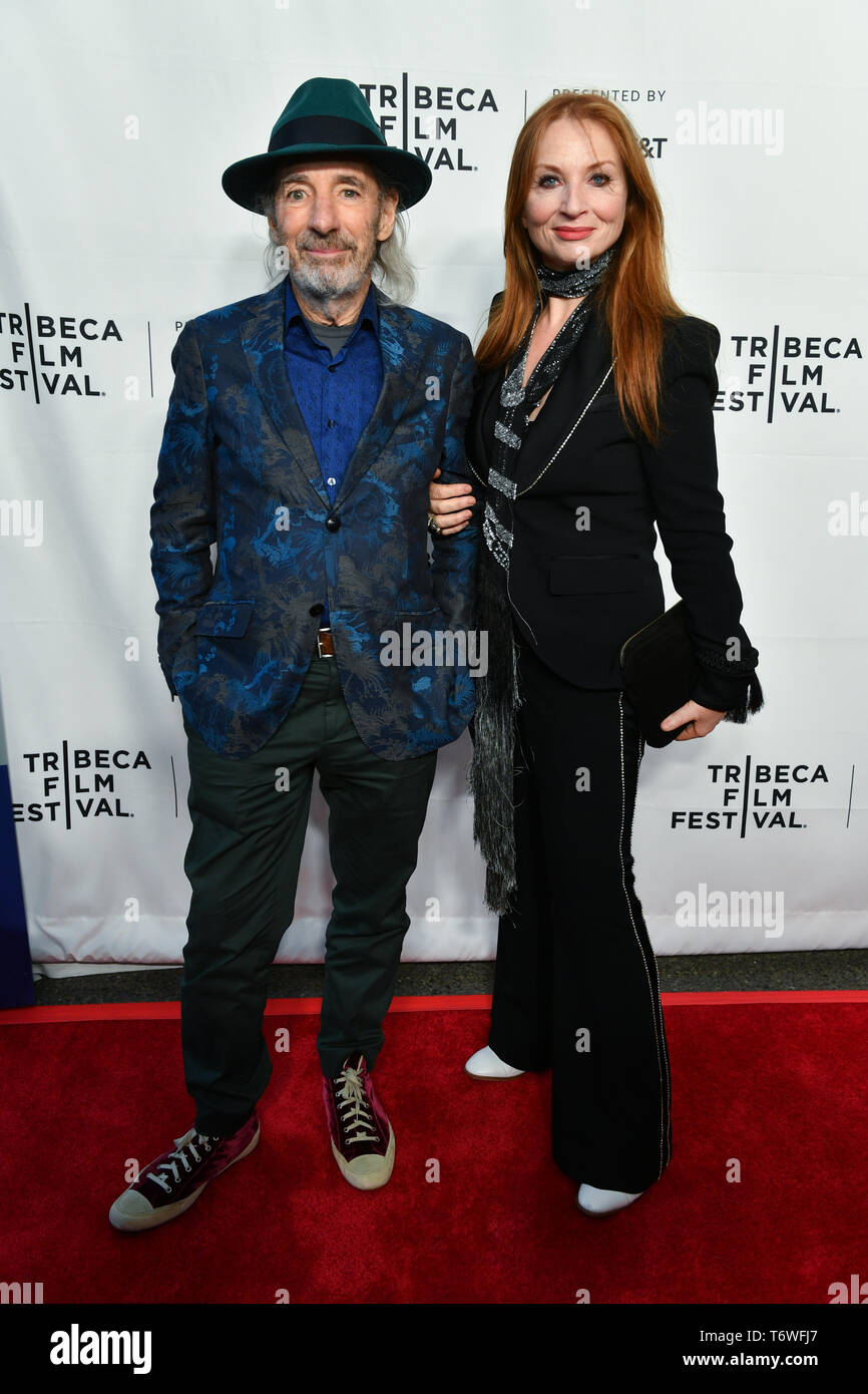 Harry Shearer und Judith Owen nehmen an der "Spinal Tap" 35th Jahrestag während der 2019 Tribeca Film Festival im Beacon Theatre am 27. April Stockfoto