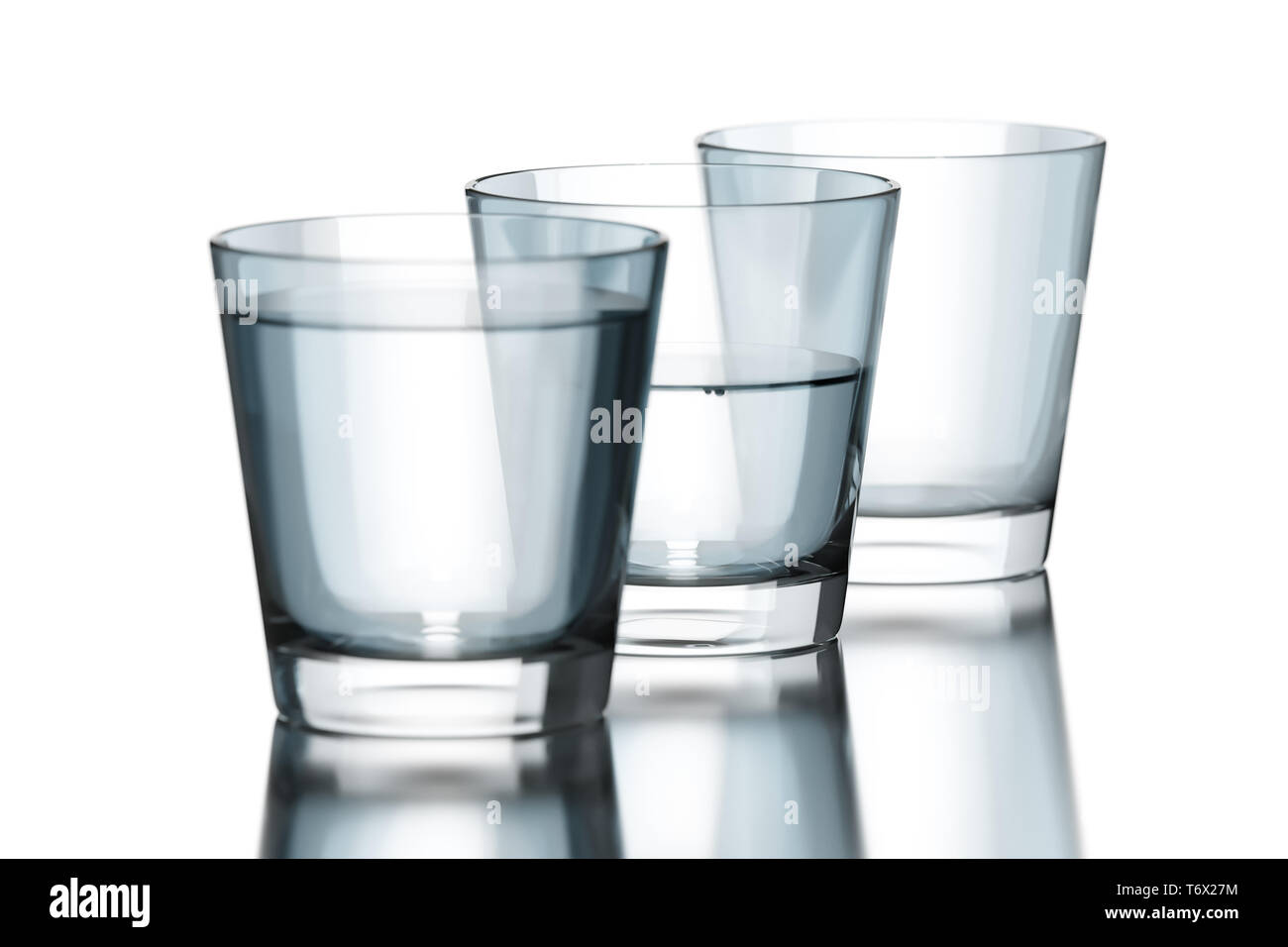 Baum Wasser Gläser leer Halb- und Philosophie Stockfoto