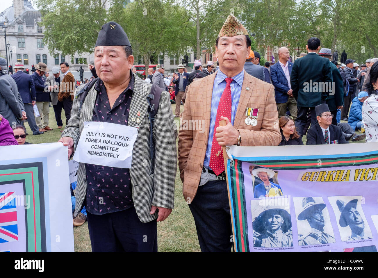 Britische Armee Gurkha Veteranen Rallye im Parlament Platz protestieren gegen Ungleichheit in ihrer Armee Renten und Rechte. London, Großbritannien Stockfoto