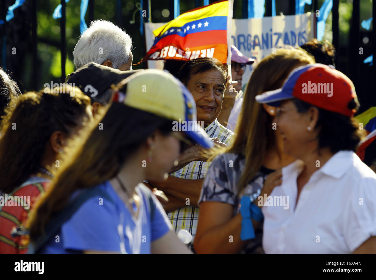 Valencia, Carabobo, Venezuela. Zum 2. Mai, 2019. Mai 02, 2019. Die venezolaner Menschen weiterhin Pacific Protest in der Straße. diese Fotos in der El Trigal Urbanisierung gemacht werden, in der Stadt Valencia, Carabobo Zustand. Foto: Juan Carlos Hernandez Credit: Juan Carlos Hernandez/ZUMA Draht/Alamy leben Nachrichten Stockfoto