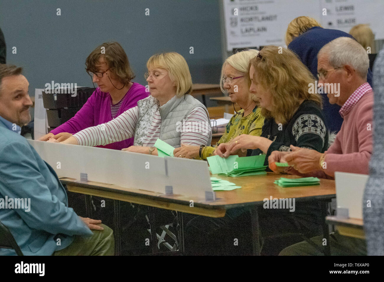 Brentwood Essex zum 2. Mai 2019 die Stimmzettel für die Kommunalwahlen UK lokale Wahl zählen 2019 Credit: Ian Davidson/Alamy Leben Nachrichten gezählt werden Stockfoto