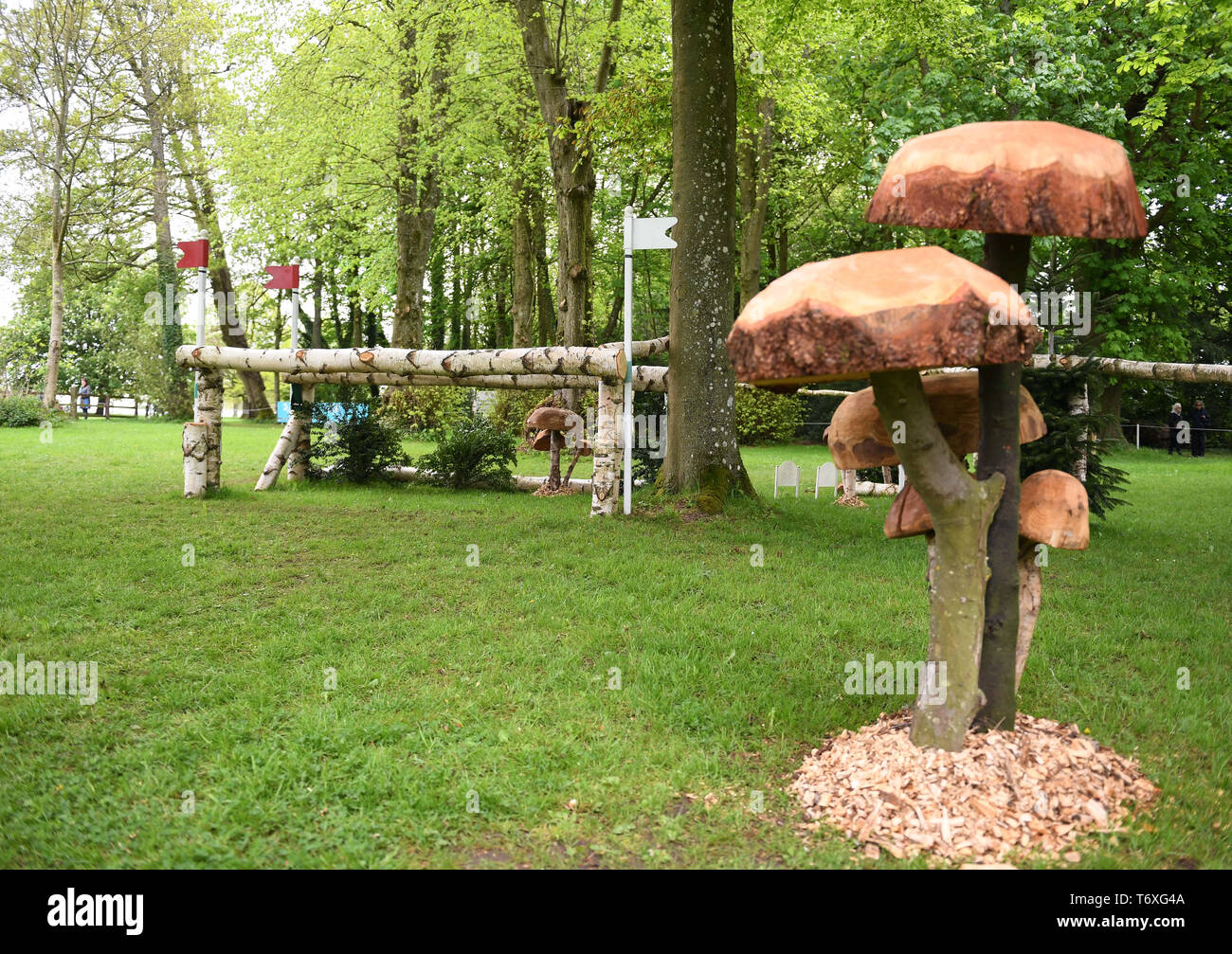 Badminton Immobilien, Badminton, Großbritannien. 3. Mai, 2019. Mitsubishi Motors Badminton Horse Trials, Tag 3; Vorschau der 2019 Badminton Horse Trials Cross Country Test, Zäune bei 28 Huntsmans Schließen: Aktion plus Sport/Alamy leben Nachrichten Stockfoto