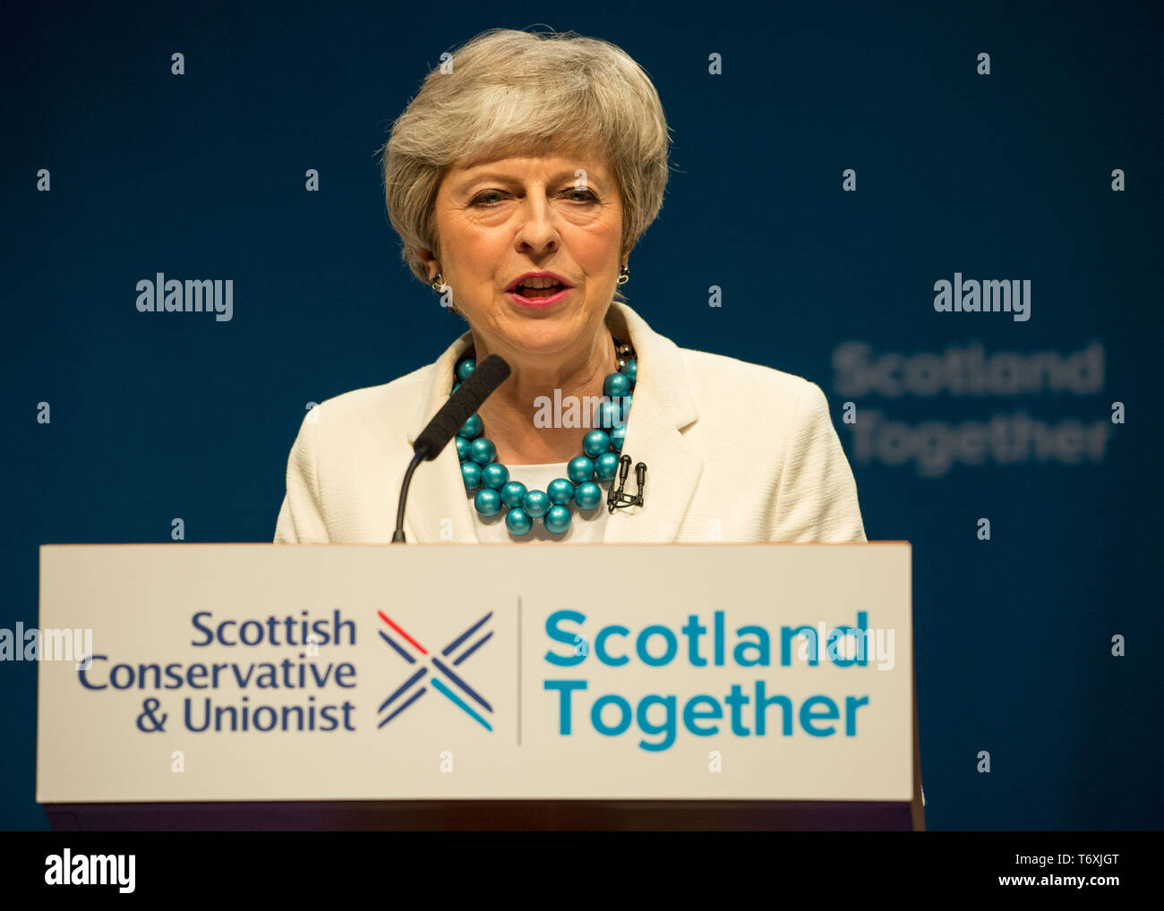 Aberdeen, Großbritannien. 3. Mai, 2019. Premierminister, Theresa May liefert ihrer Grundsatzrede Adresse zur Konferenz. Credit: Colin Fisher/Alamy leben Nachrichten Stockfoto