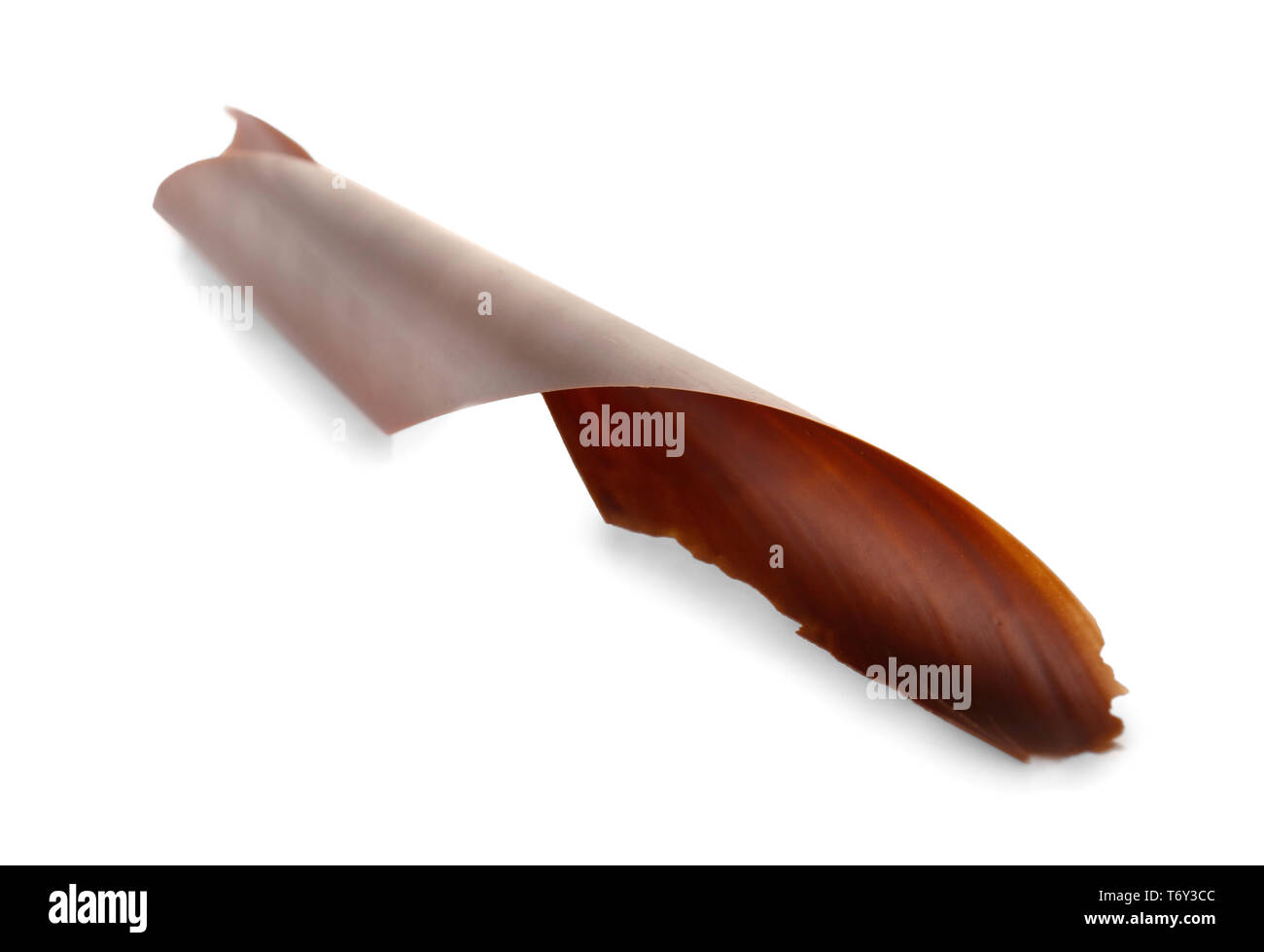 Leckere Schokolade rasieren auf weißem Hintergrund Stockfoto