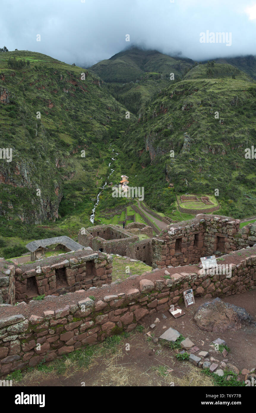 Inka Ruinen von Pisac, Peru. Dies ist Teil der Region als das Heilige Tal bekannt, es war ein Ort von großer religiöser Bedeutung für die Andengemeinschaft Zivilisationen. Stockfoto