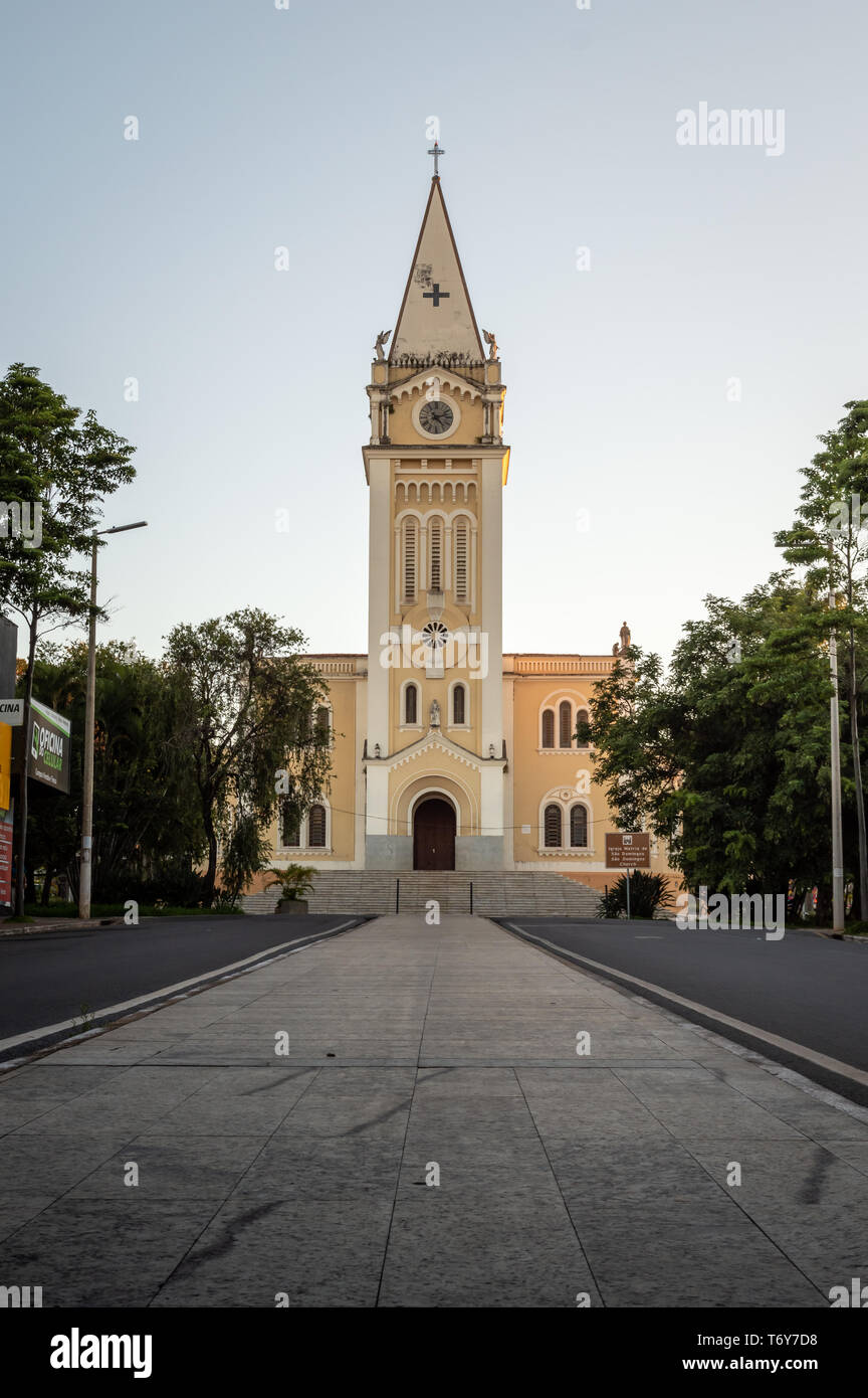 Araxa/MG/Brasilien - April 19, 2019: Main Kirche (Igreja Matriz São Domingos) Downtown in der Stadt Stockfoto