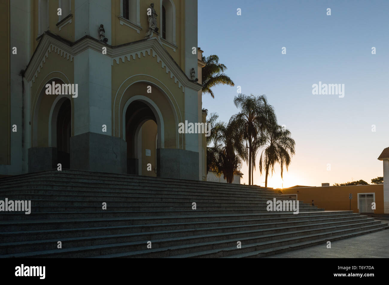 Araxa/MG/Brasilien - April 19, 2019: Main Kirche (Igreja Matriz São Domingos) Downtown in der Stadt Stockfoto