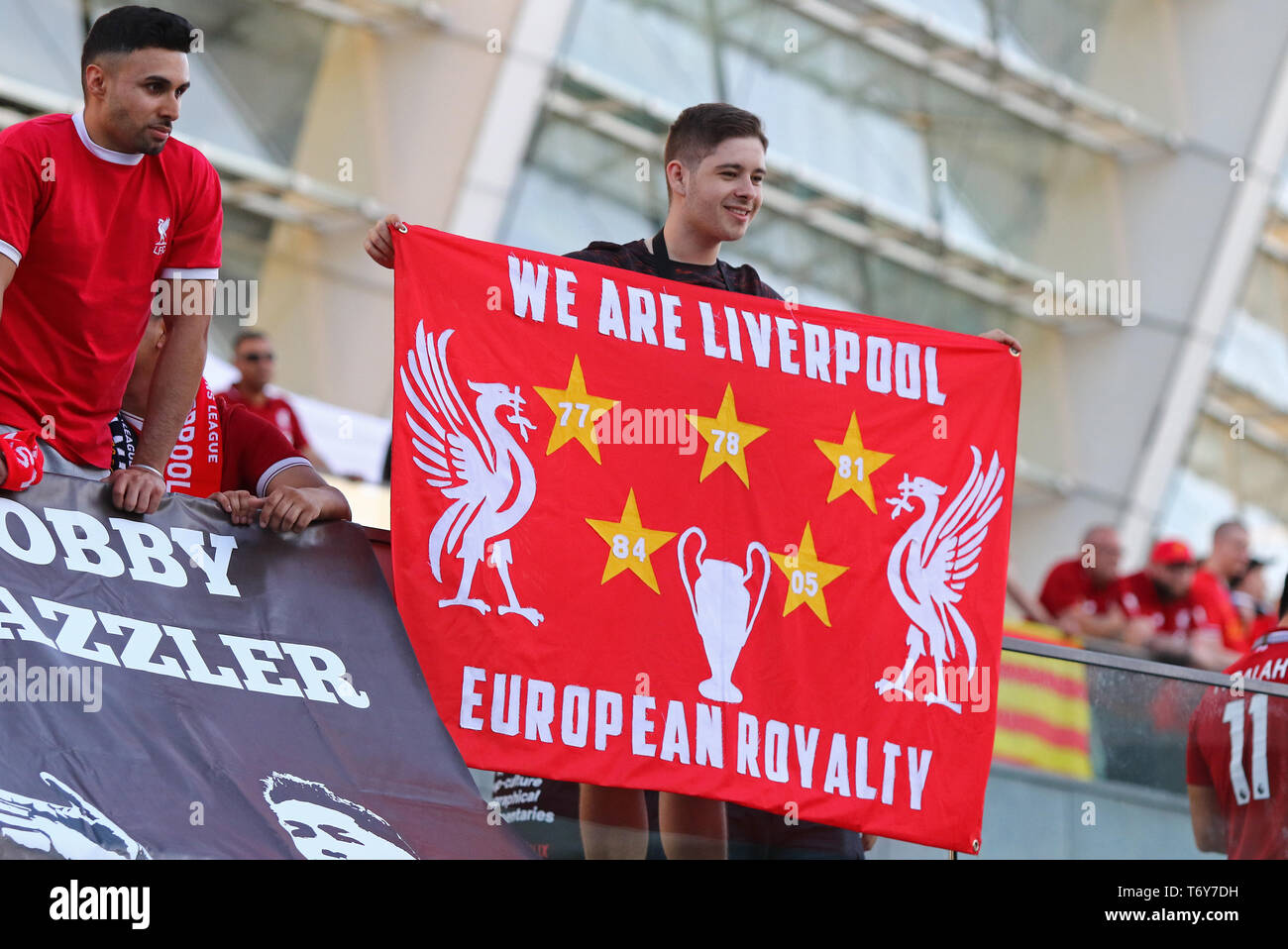 Liverpool Fans zeigen ihre Unterstützung in der Nähe der NSC Olimpiyskiy Stadion in Kiew vor dem Finale der UEFA Champions League 2018 Stockfoto