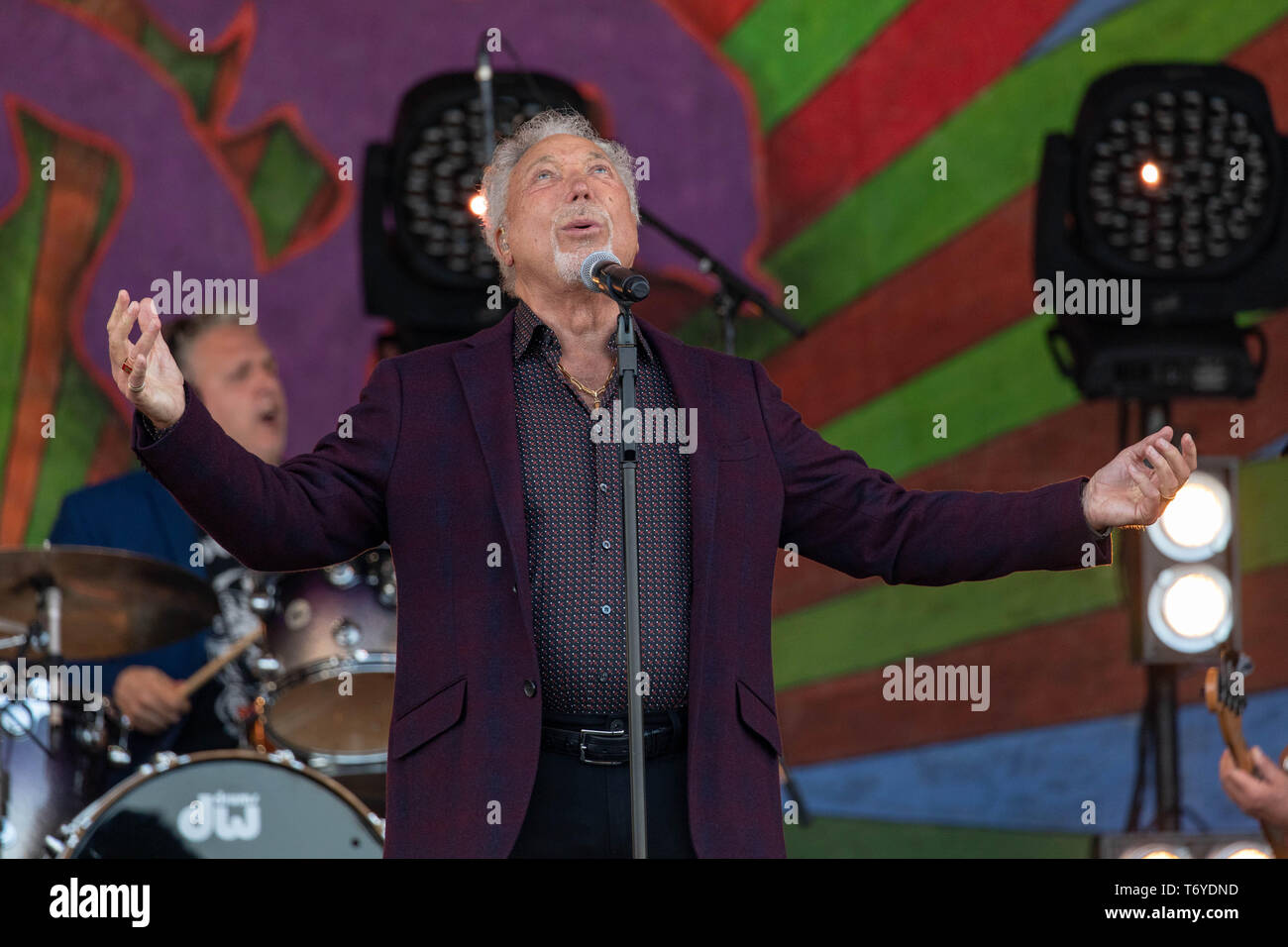 Mai 2, 2019 - New Orleans, Louisiana, USA - Sänger Tom Jones (SIR THOMAS JOHN WOODWARD OBE) während des 50-jährigen Jubiläums von New Orleans Jazz und Heritage Festival in New Orleans, Louisiana (Credit Bild: © Daniel DeSlover/ZUMA Draht) Stockfoto